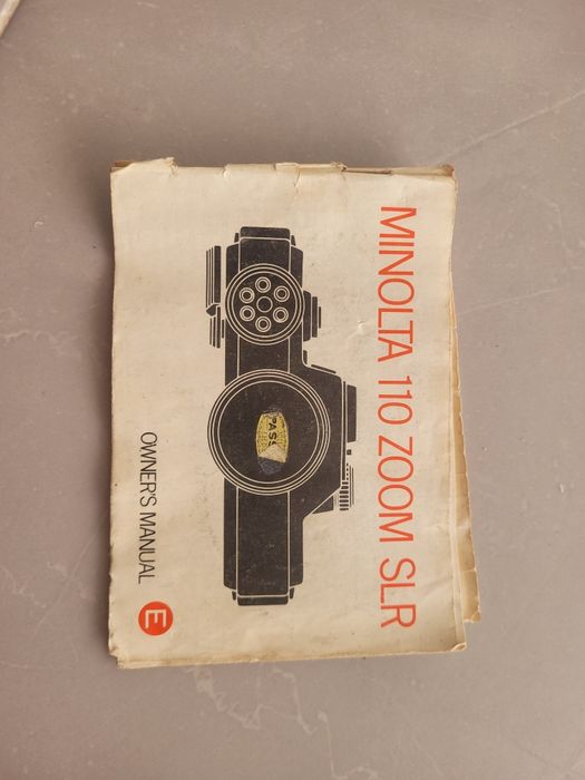 Máquina fotográfica vintage Minolta 110 Zoom SLR