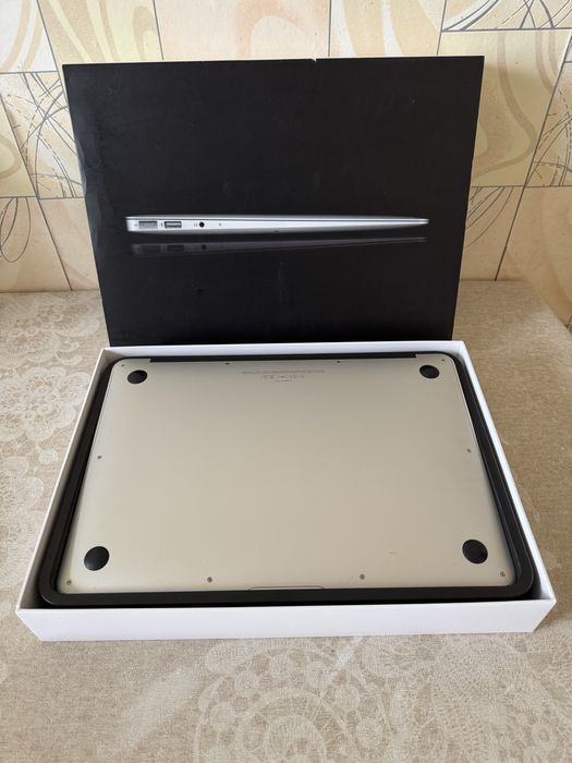 Продам MacBook Air 13 2013 i5 4/256 Gb