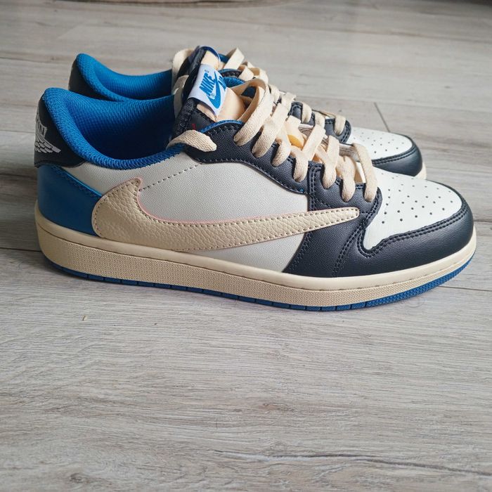 Jordan 1 low travis scott