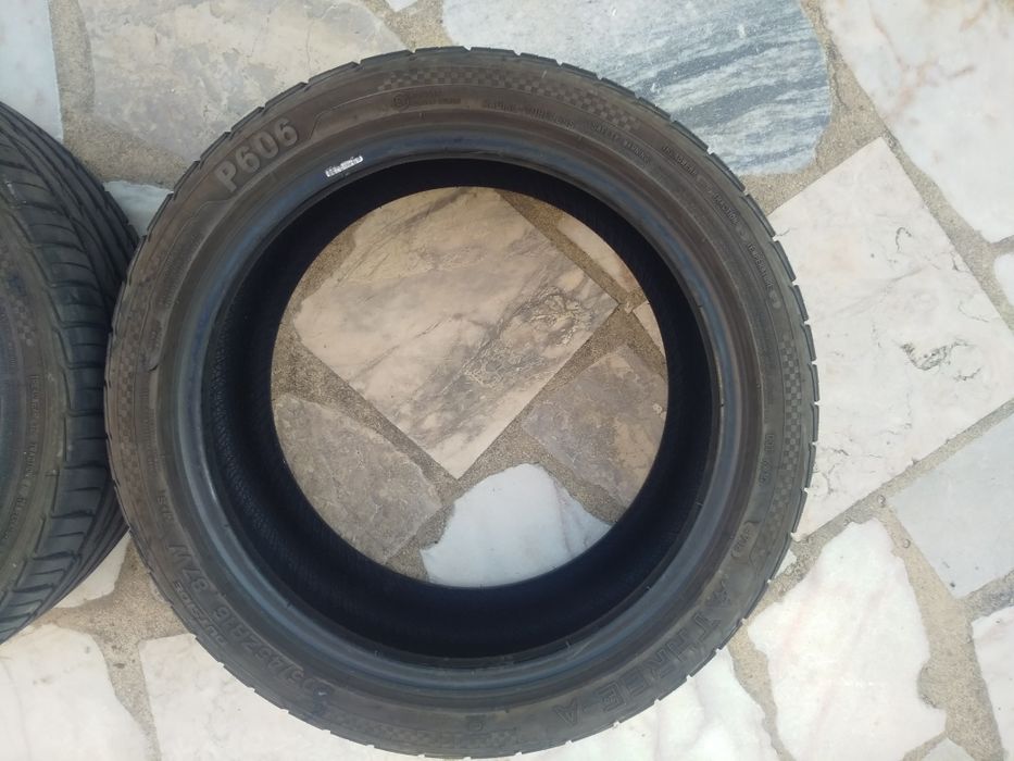Um par de Pneus 205/45 R16