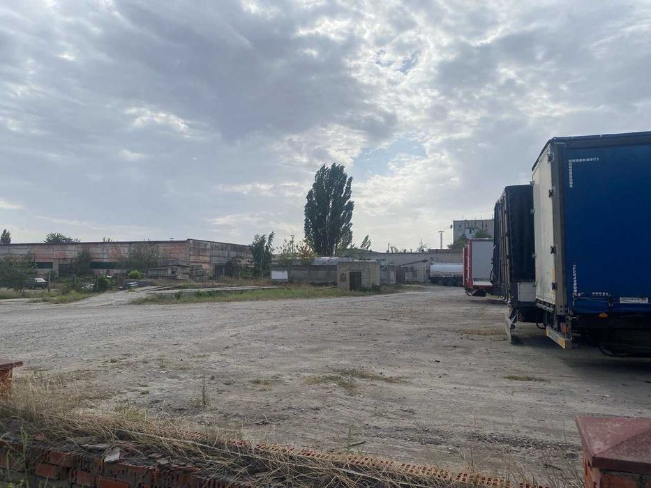 Продаж приміщень вільного призначення 3500м2 на земельній ділянці 2 га