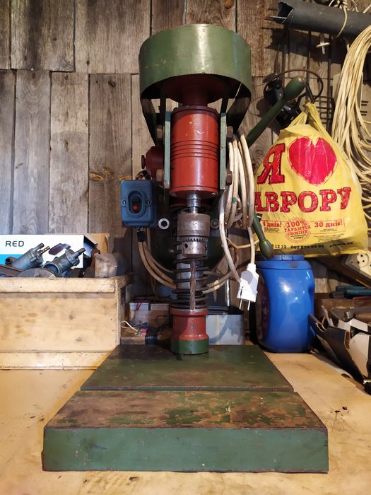 Сверлильный станок