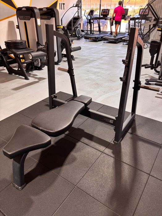 Banco supino musculação