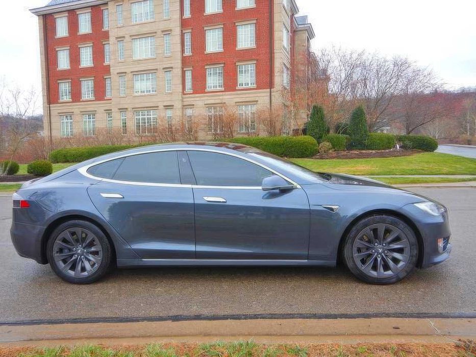 Tesla Model S 90D      2017