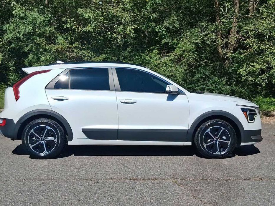 Kia Niro EX      2023
