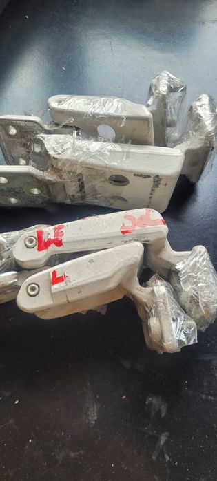 Zawiasy drzwi tylnych komplet 4 sztuki raz łamane Mercedes Sprinter