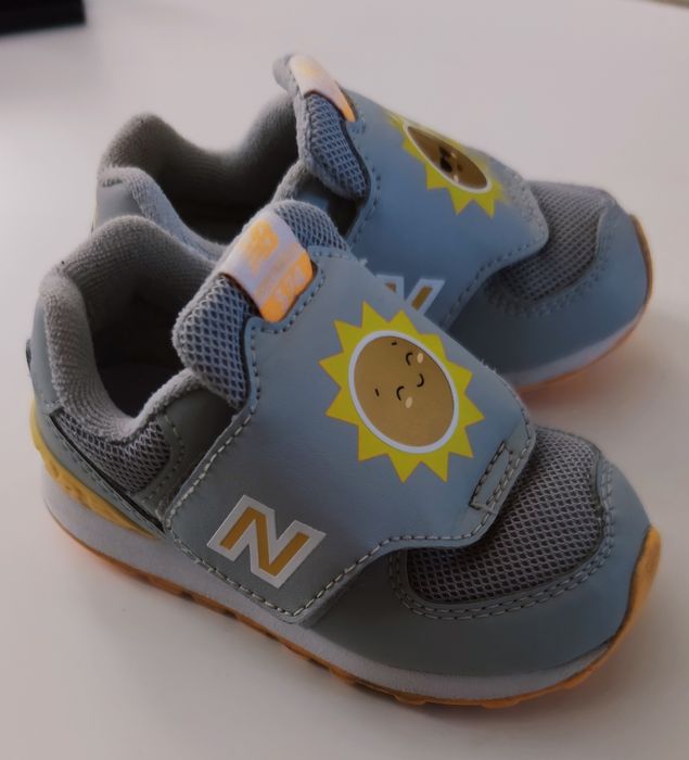 Взуття на дівчинку