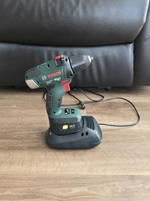 Bosch Ładowarka i akumulator / bateria + Wkrętarka GRATIS na części/naprawy