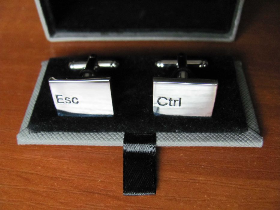 Стильні чоловічі запонки «Ctrl» та «Esc» — ідеальний подарунок для IT