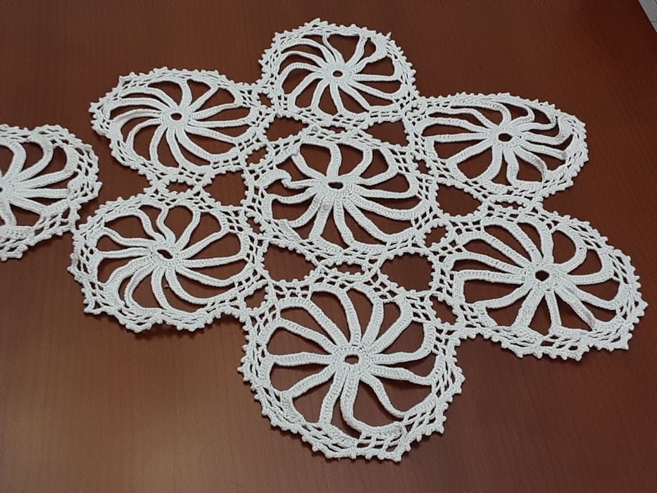 Naprons em croché para quarto  1 € cada foto