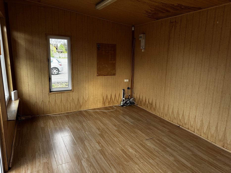 Domek  drewniany, dach z blachy cynkowanej