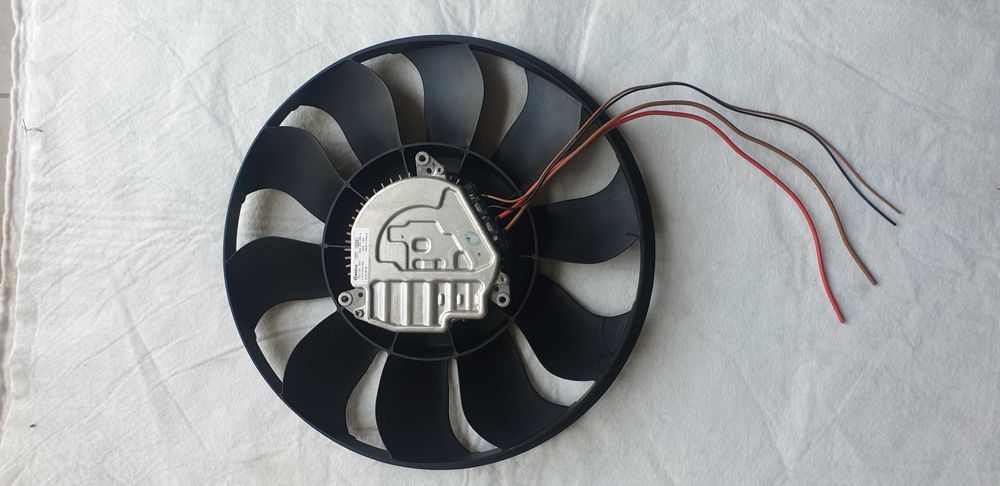 Мотор вентилятора (без крильчатки) радіатора Audi Q5 80A 2019