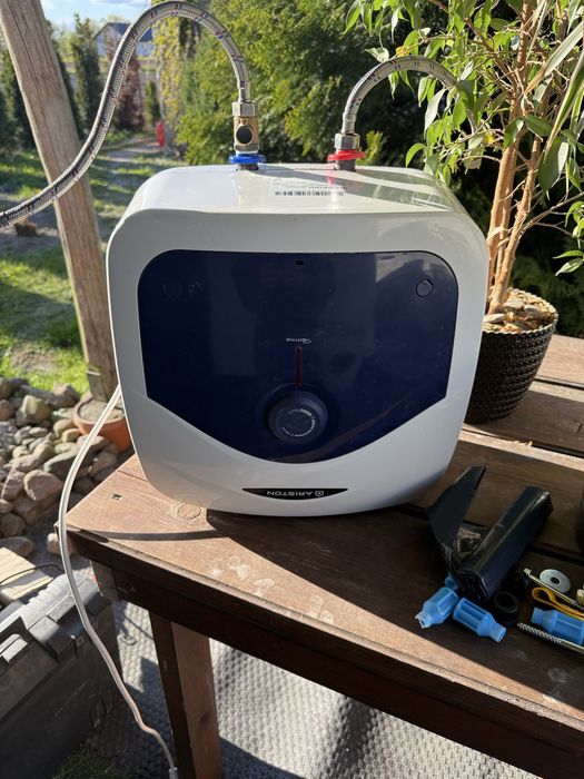 Elektryczny  pojemnościowy ( 10 l)podgrzewacz wody