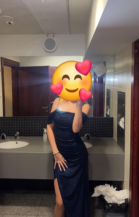 Sukienka długa ,brokatowo-granatowa, cena 199 zł .