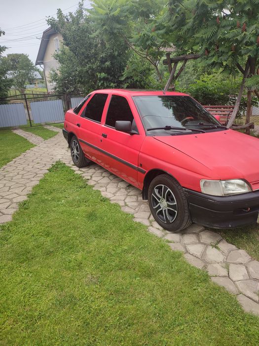 Форд ескорт 1,4 моноінжектор 1992року