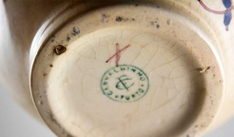 Garrafa bojuda em faiança da Fábrica de Carvalhinho