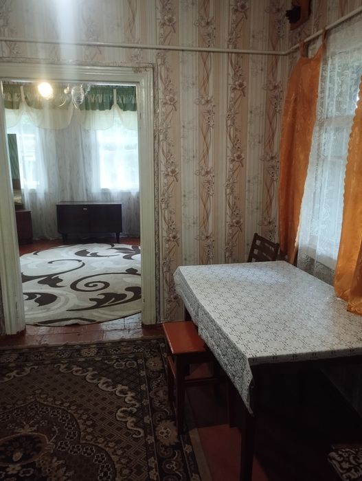 Продам пів будинку 450 м до центрального ринку