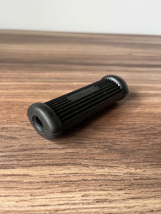 NOWA POLSKA guma podnóżka OKRĄGŁY OTWÓR motorynka WSK 125 WSK 175 SHL