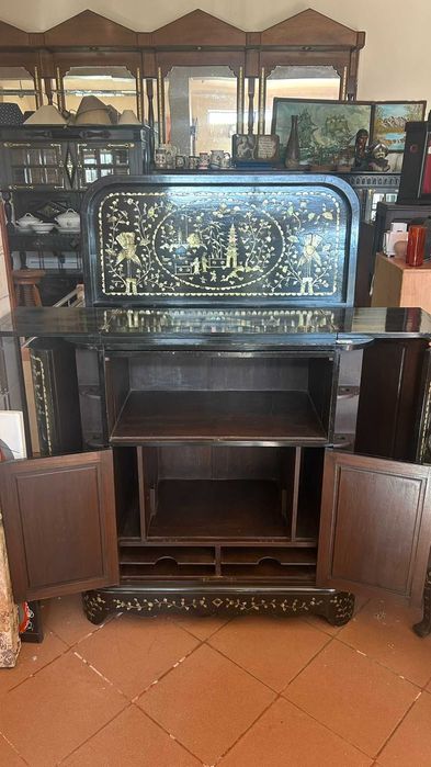 Antiguidades - Armários e loiça