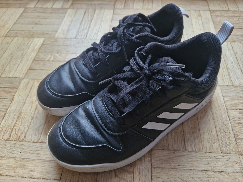 Buty Adidas r. 36, wkł. mierzona 23,5 cm