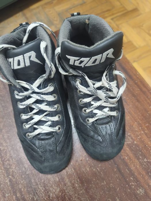 Vendo,bota de patins de hóquei TOOR