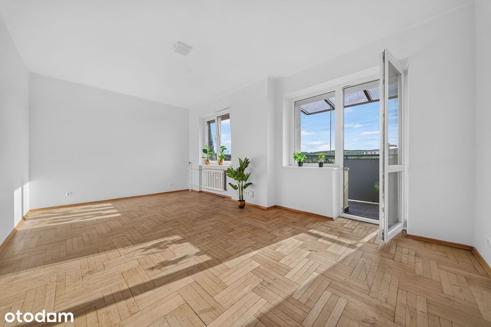 Rozkładowe 4 pokoje z oddzielna kuchnią, balkon.