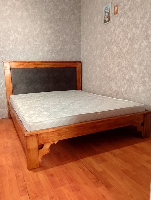 Ліжка з натурального масиву дерева