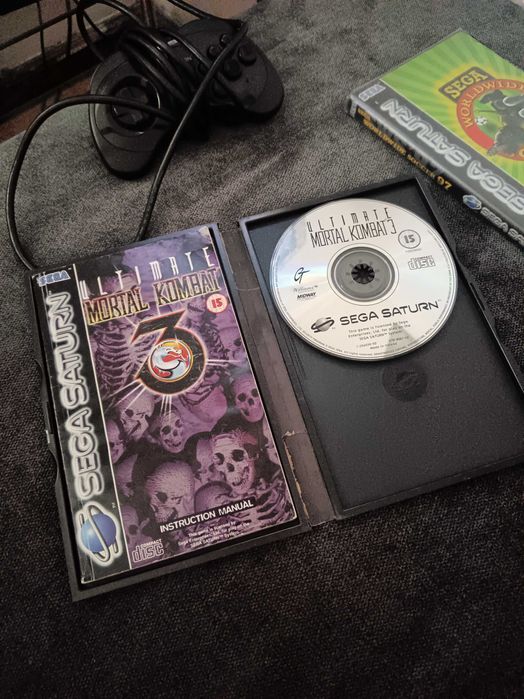 Sega Saturn consola 2 jogos e 1 comando