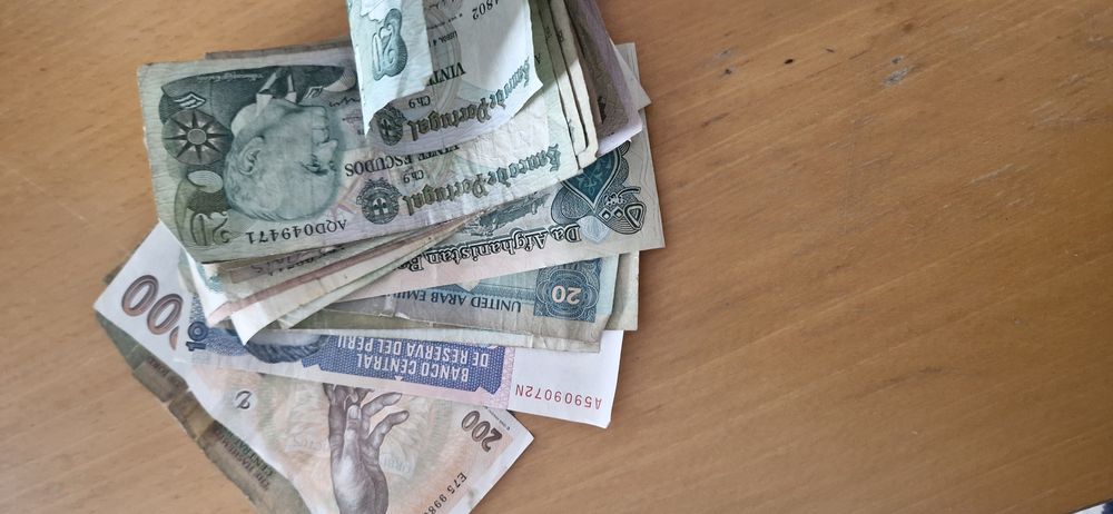 Moedas e Notas de vários Países