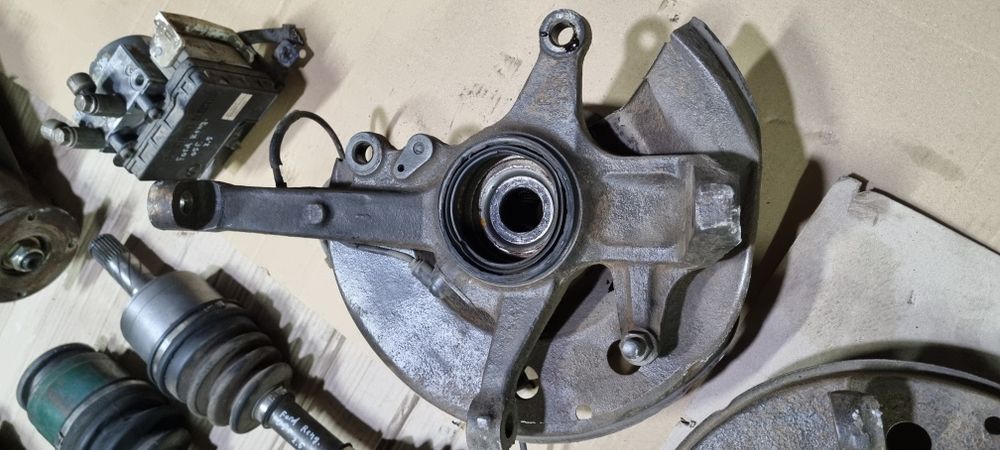 Цапфа поворотный кулак Ford Ranger 2.5 Mazda BT 98-11 Форд Ренжер