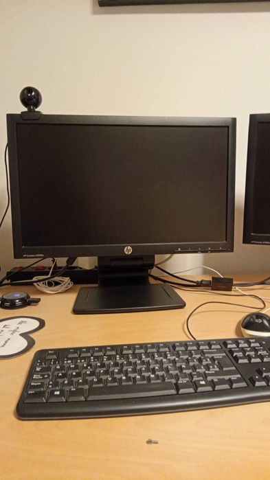 Computador de escritorio + monitor