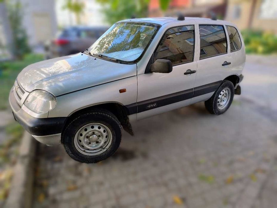 Chevrolet Niva 2004 року,бензиновий двигун,механічна коробка