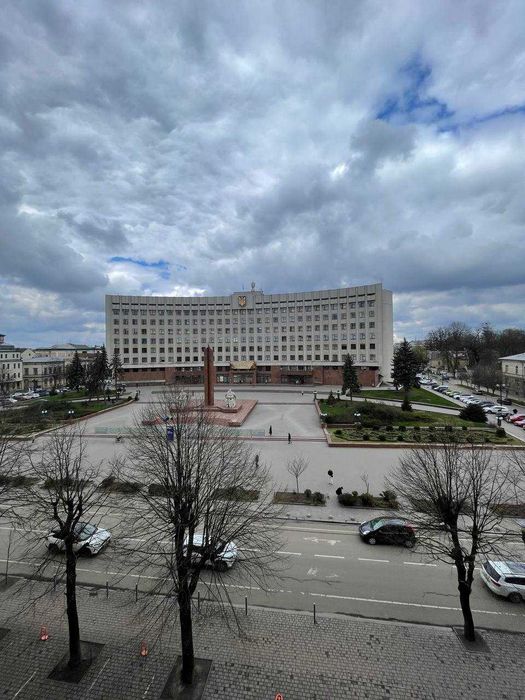 Оренда офісного приміщення в центрі міста, навпроти білого дому!