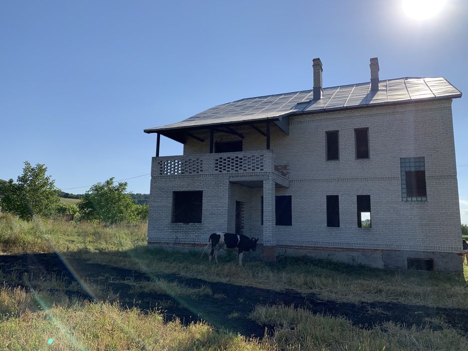 Продам будинок,недострой з вел. ділянкою 50 сот. трасса Е40 Київ-Чоп