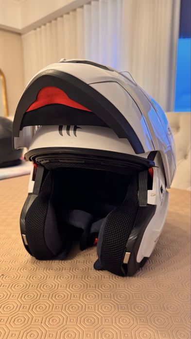 Capacete modular com comunicador