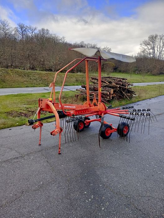 Juntador de feno Lely Welger Hibiscus 421