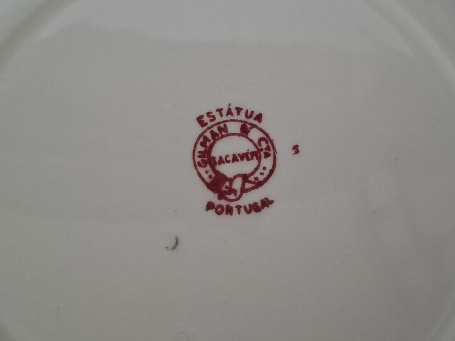 Prato raso Cavalinho vermelho - Loiças de Sacavém, Gilman, Estátua