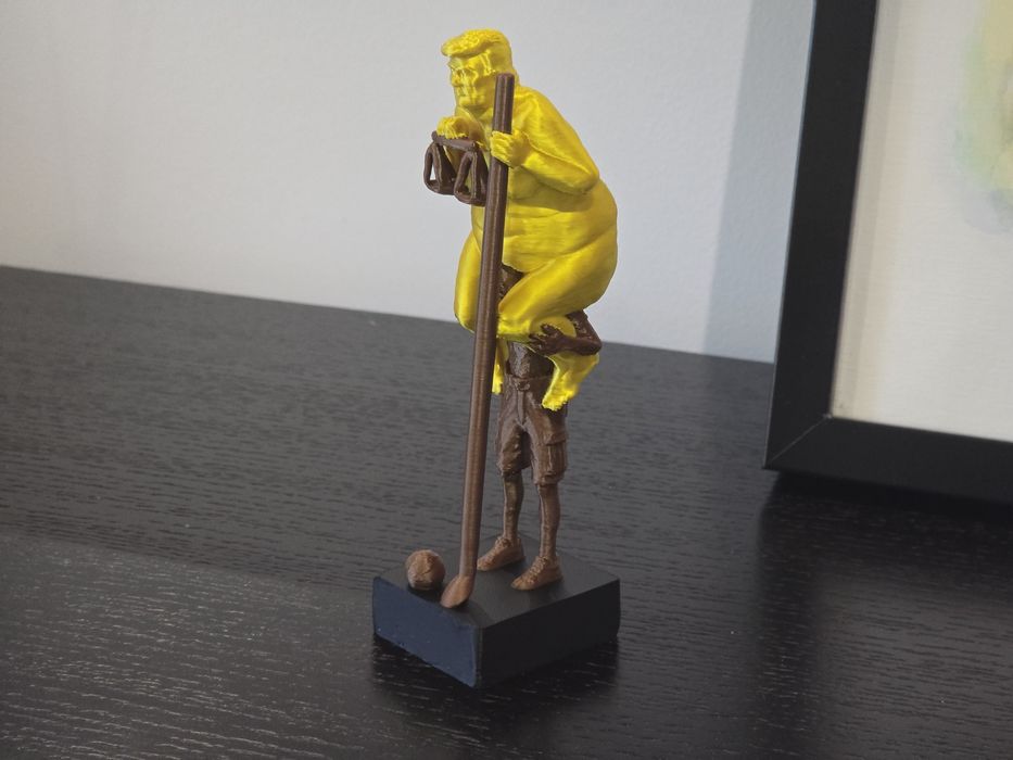 Estatueta "The Orange Plague" aka "King of Injustice"