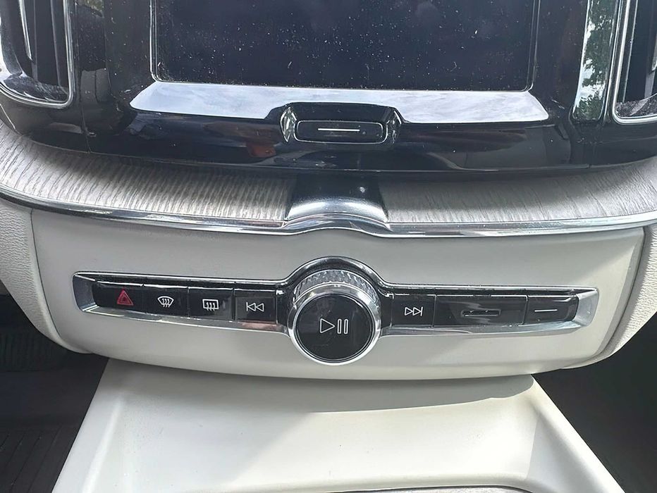 Volvo XC60      2022