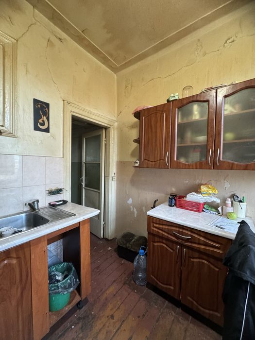 Продам Трехкомнатную Сталинку на 1участке -Червоная.