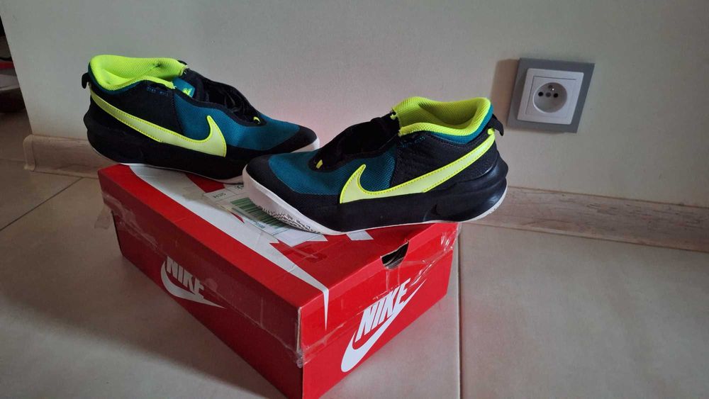 Buty Nike 40 adidasy sportowe Hustle