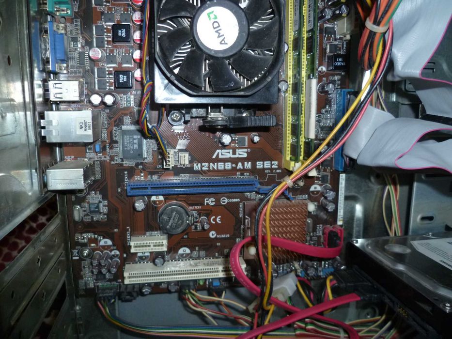 Компьютер для учебы и работы и игр.