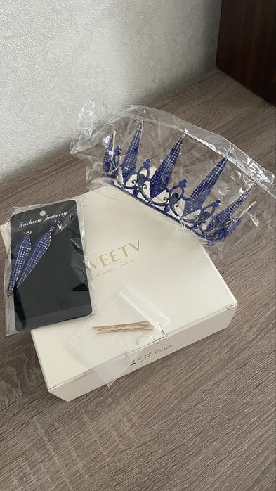 Розкішна королевська Корона синя зі стразами металева