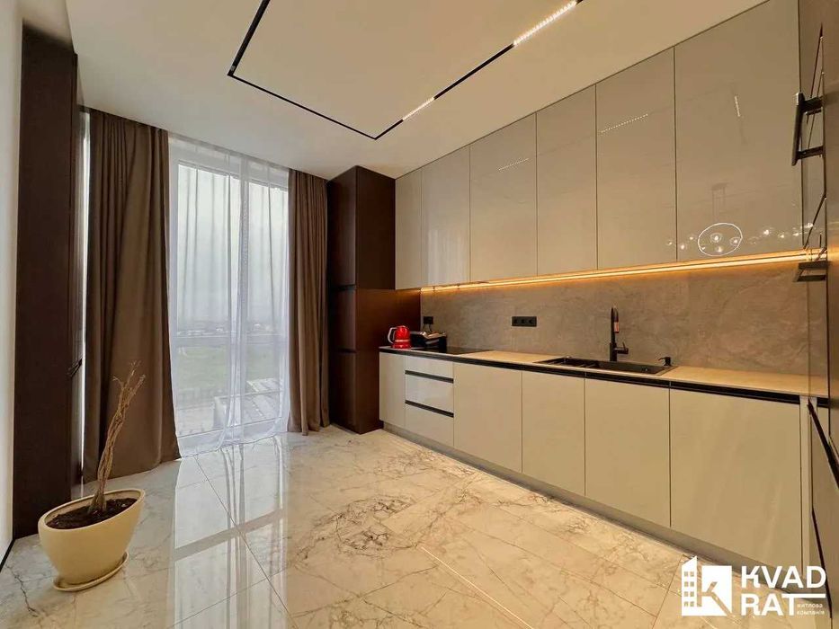 Продаж 2-кімнатної квартири з великою кухнею-студією