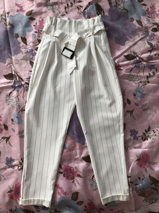 Брюки белые Bershka