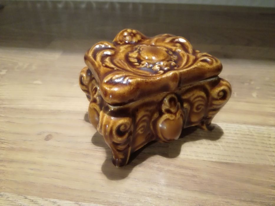 szkatułka prl ceramiczna brązowa