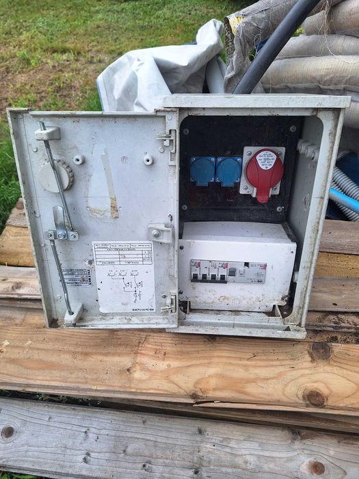 Srzynka elektryczna zewnętrzna