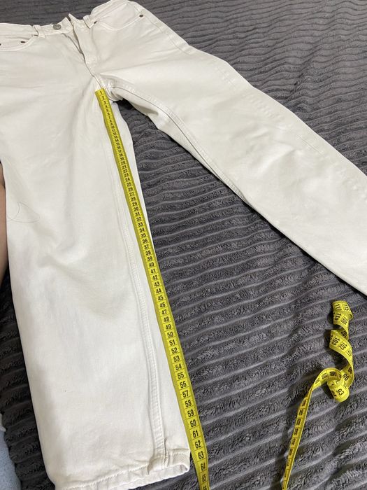 Джинси мом молочного кольору