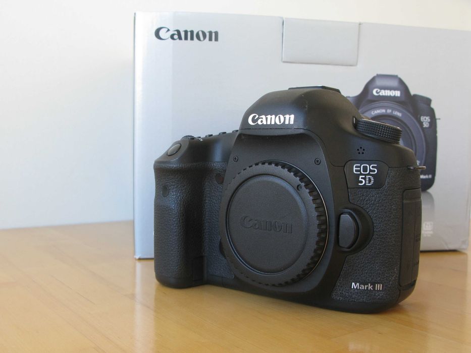 Máquina fotográfica digital Canon 5D III e acessórios