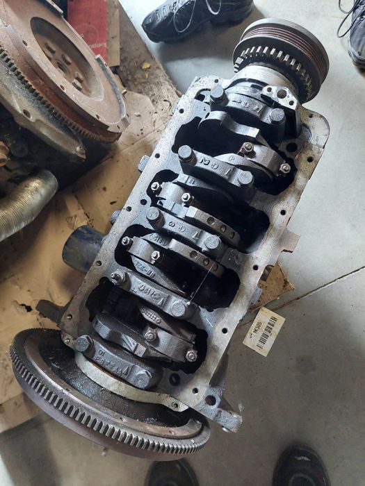 Dół silnika 1.8 CVH Ford Sierra blok korbowody tłoki